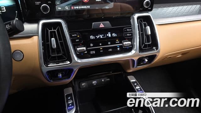 Kia Sorento 2022 — Şəkil 17/20