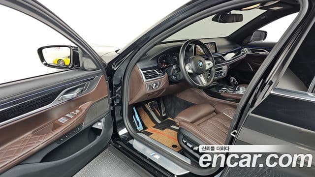BMW 7 Series 2019 — фото 10 из 20