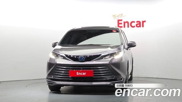 Toyota Sienna 2022 — ფოტო 3/20