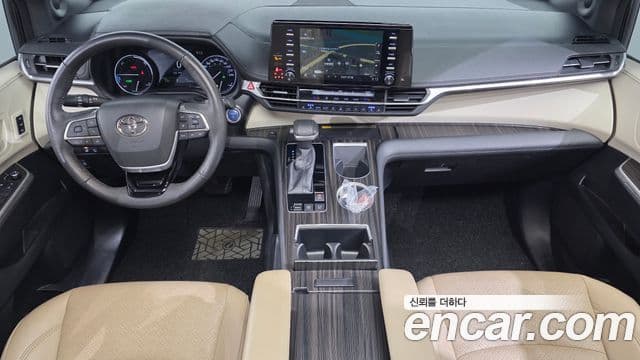 Toyota Sienna 2022 — ფოტო 7/20