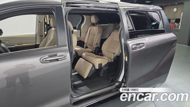 Toyota Sienna 2022 — ფოტო 11/20