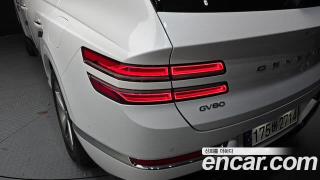 Genesis GV80 2021 — ფოტო 16/34