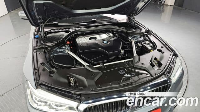 BMW 5 Series 2018 — Şəkil 6/20