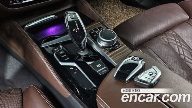 BMW 5 Series 2018 — Şəkil 9/20
