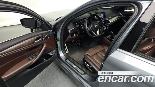 BMW 5 Series 2018 — Şəkil 10/20