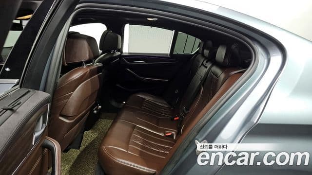 BMW 5 Series 2018 — Şəkil 11/20