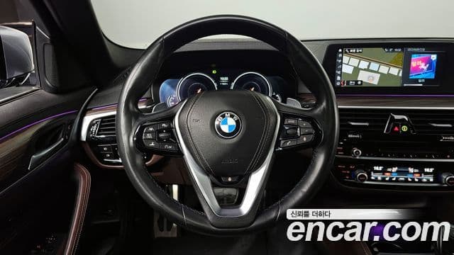 BMW 5 Series 2018 — Şəkil 13/20