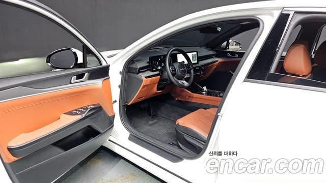 Kia K5 2023 — Şəkil 8/20