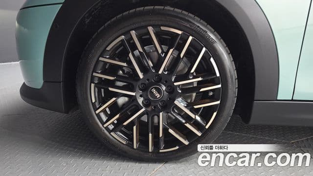 Mini Cooper S 2024 — ფოტო 5/20