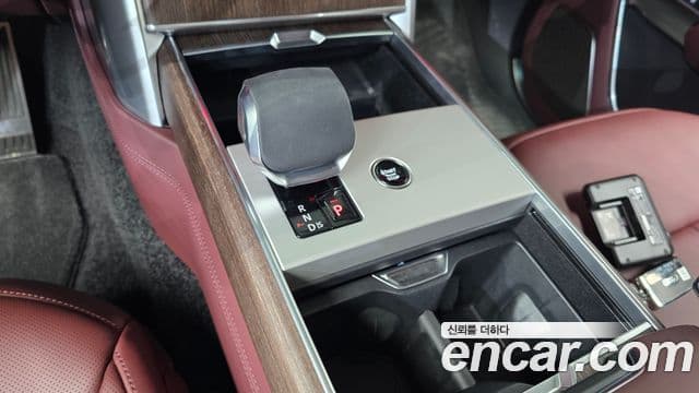 Land Rover Range Rover 2025 — Photo 30/38