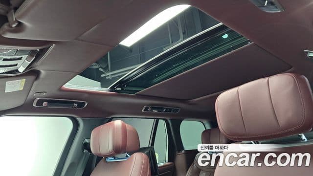 Land Rover Range Rover 2025 — Photo 36/38