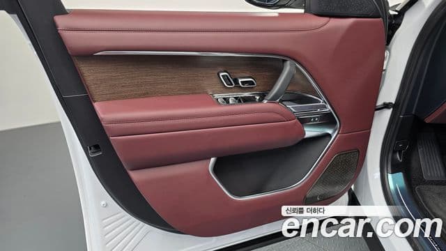 Land Rover Range Rover 2025 — Photo 27/38