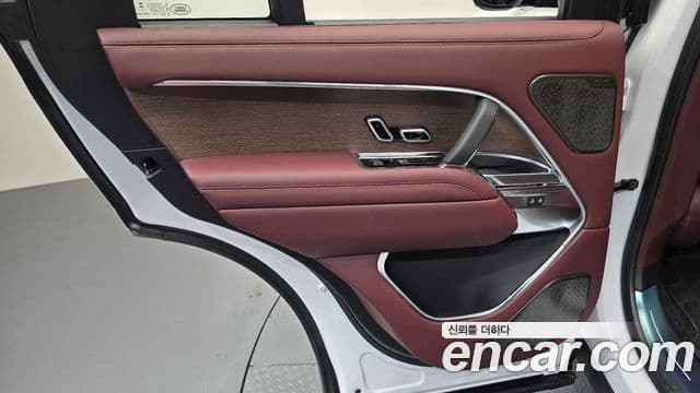 Land Rover Range Rover 2025 — Photo 34/38