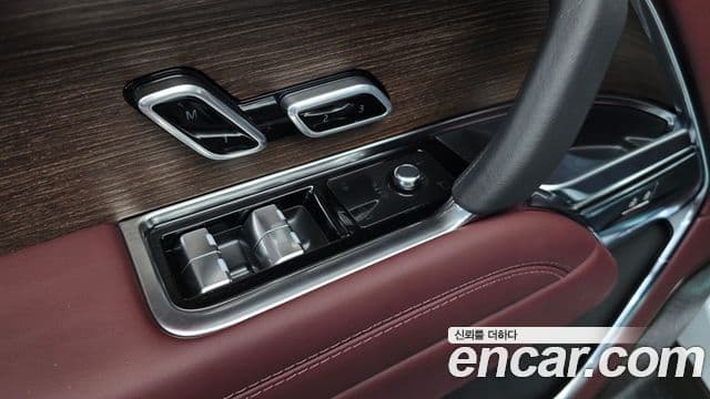 Land Rover Range Rover 2025 — Photo 20/38