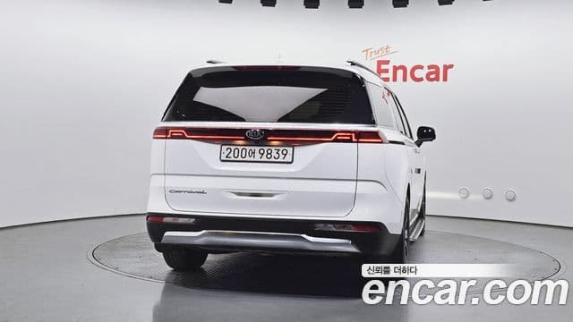 Kia Carnival 2021 — Фото 4/20