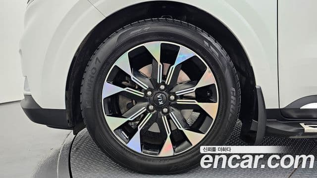 Kia Carnival 2021 — Фото 5/20