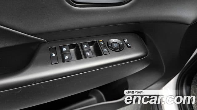 Hyundai Kona 2023 — Фото 16/20