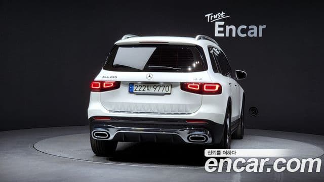 Mercedes-Benz GLB-Class 2021 — ფოტო 4/20