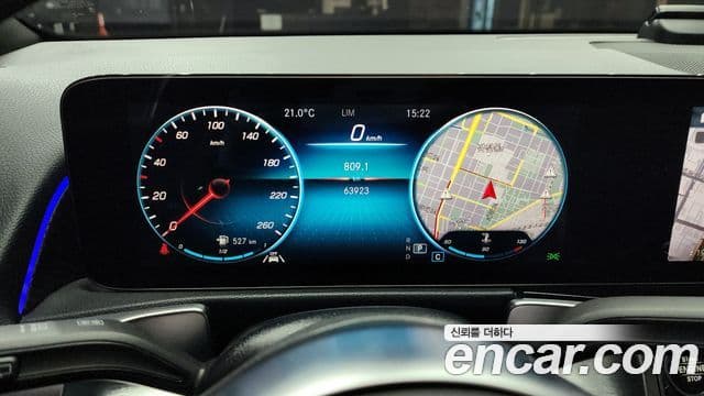 Mercedes-Benz GLB-Class 2021 — ფოტო 8/20