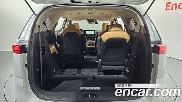 Kia Carnival 2023 — Фото 16/20