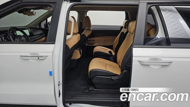 Kia Carnival 2023 — Фото 17/20