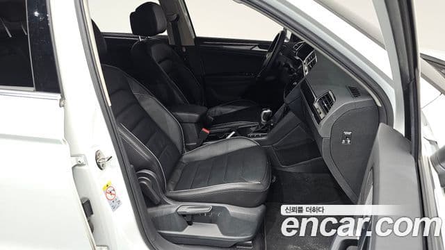 Volkswagen Tiguan 2021 — Şəkil 12/20
