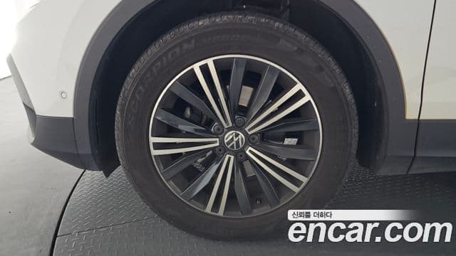 Volkswagen Tiguan 2021 — Photo 6/33