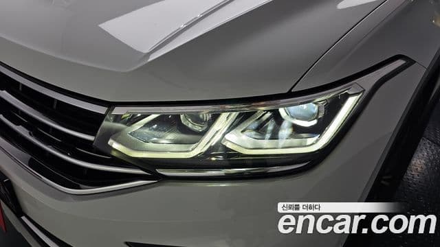 Volkswagen Tiguan 2021 — Photo 18/33