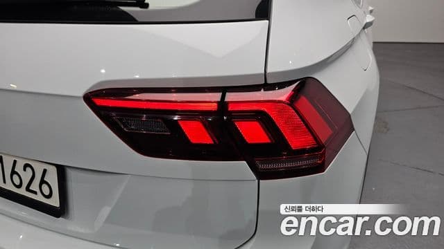 Volkswagen Tiguan 2021 — Photo 7/33