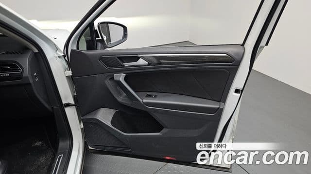 Volkswagen Tiguan 2021 — Photo 28/33