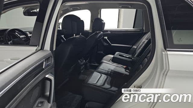 Volkswagen Tiguan 2021 — Photo 19/33
