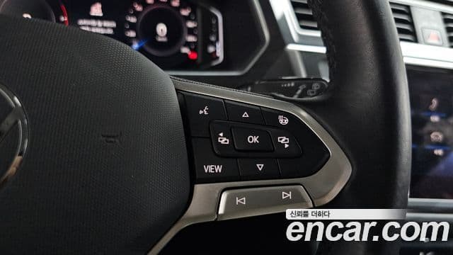 Volkswagen Tiguan 2021 — Photo 16/33