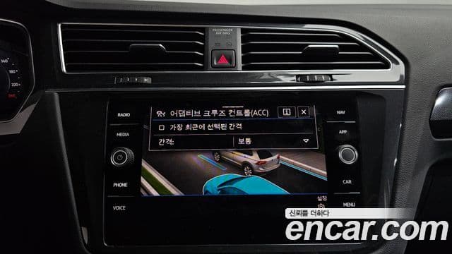 Volkswagen Tiguan 2021 — Photo 5/33