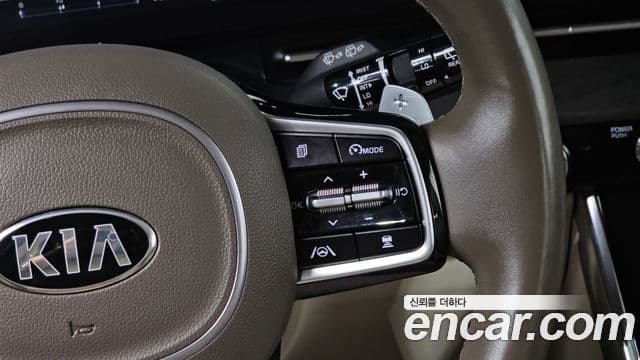 Kia Carnival 2021 — Şəkil 18/20