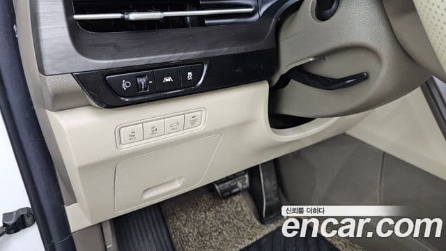 Kia Carnival 2021 — Фото 18/20