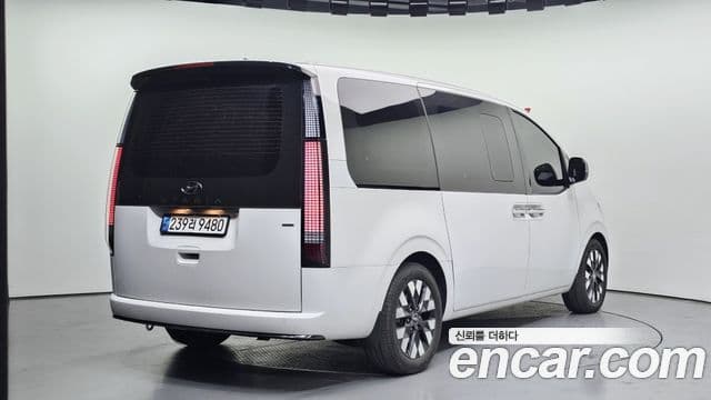 Hyundai Staria 2023 — ფოტო 2/20