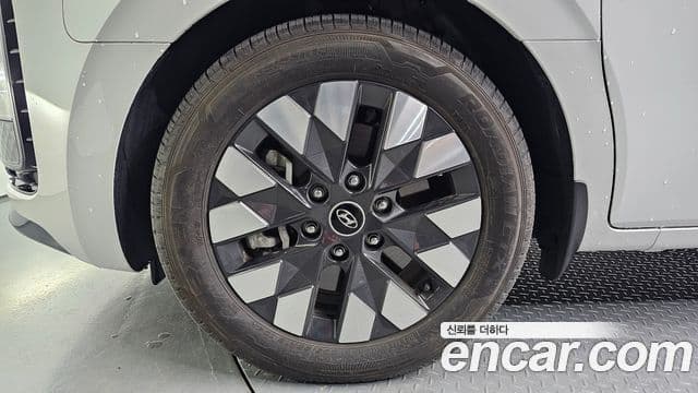 Hyundai Staria 2023 — ფოტო 5/20