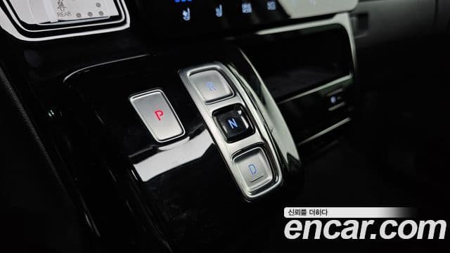 Hyundai Staria 2023 — ფოტო 9/20