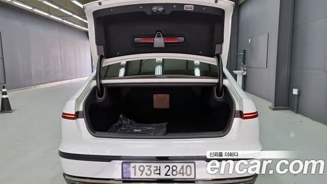 Hyundai Grandeur Hybrid 2023 — ფოტო 4/18