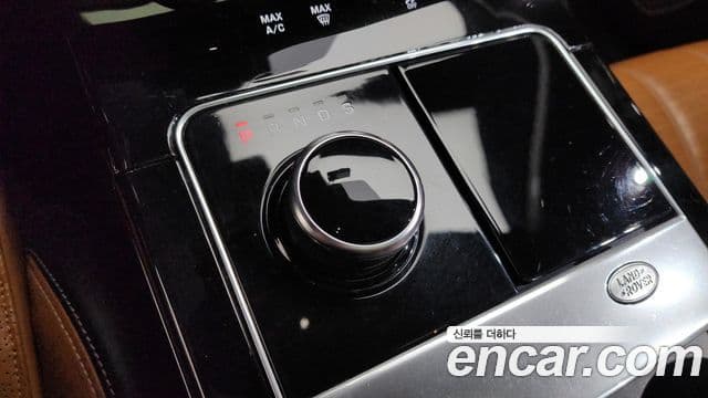 Land Rover Range Rover Velar 2019 — ფოტო 8/20