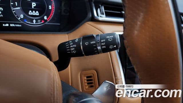 Land Rover Range Rover Velar 2019 — ფოტო 17/20