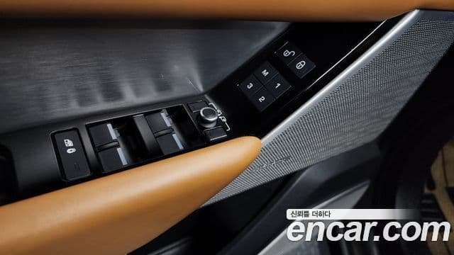 Land Rover Range Rover Velar 2019 — Photo 9/36