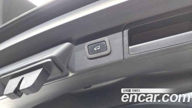Land Rover Range Rover Velar 2019 — Photo 33/36