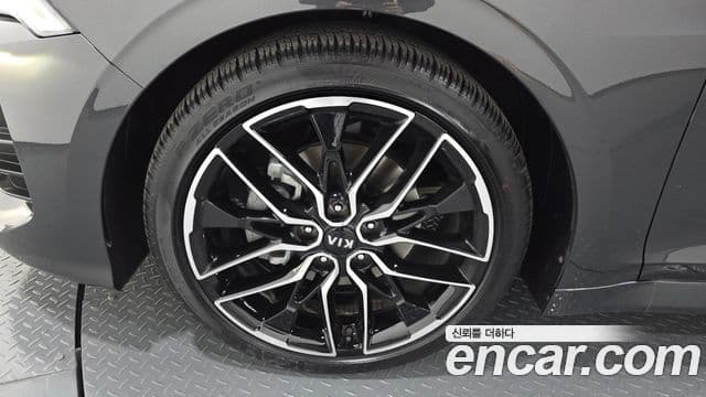 Kia K5 2021 — ფოტო 5/20