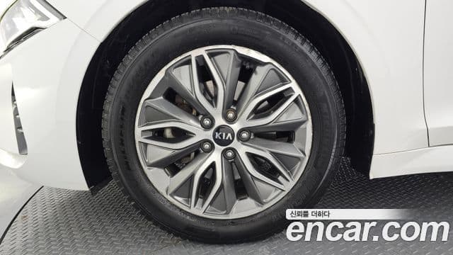 Kia K5 2020 — ფოტო 5/20
