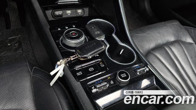 Kia K5 2020 — ფოტო 8/20