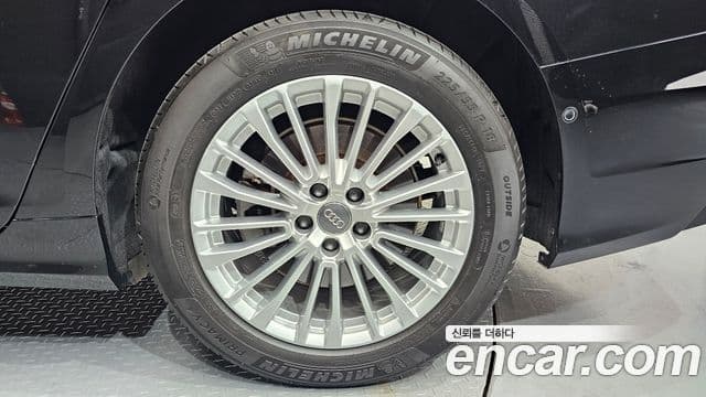 Audi A6 2020 — ფოტო 17/33