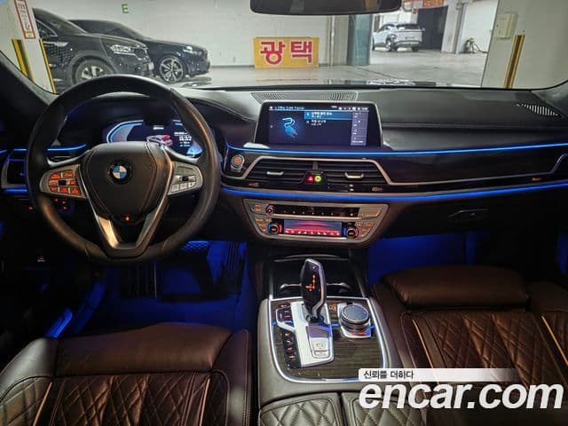 BMW 7 Series 2021 — фото 10 из 20