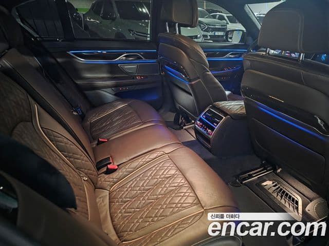 BMW 7 Series 2021 — фото 13 из 20