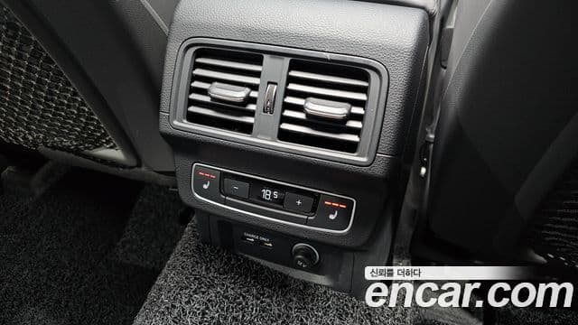 Audi SQ5 2021 — ფოტო 31/33